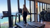 Marche inclinée sur tapis roulant