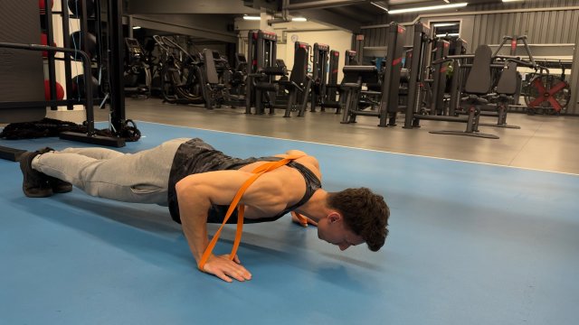 Push-up con banda elastica