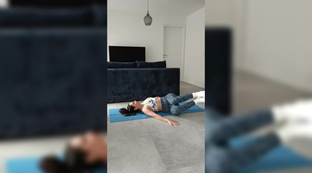 Scheibenwischer mit gebeugten Knien