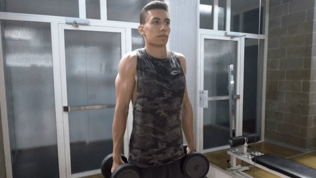 Scrollata con manubri