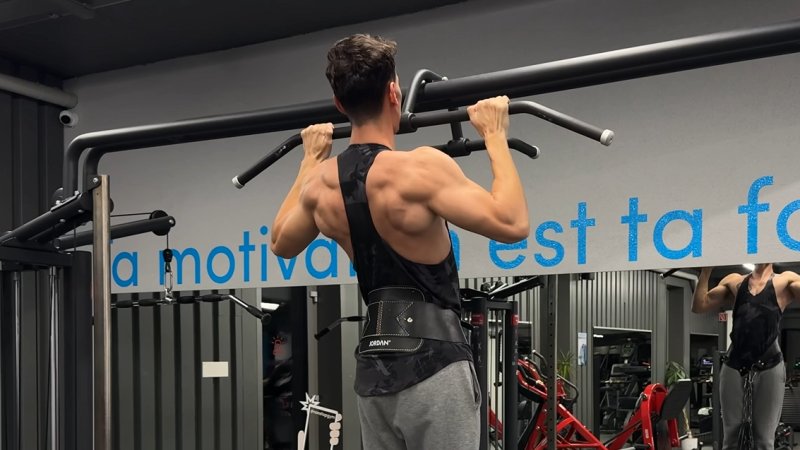 Succeeding at your first pull-up