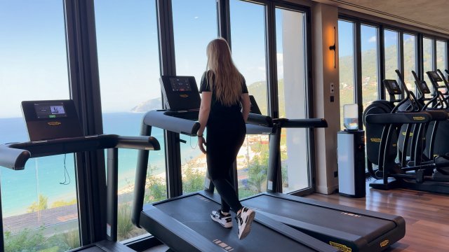 Camminata inclinata su tapis roulant