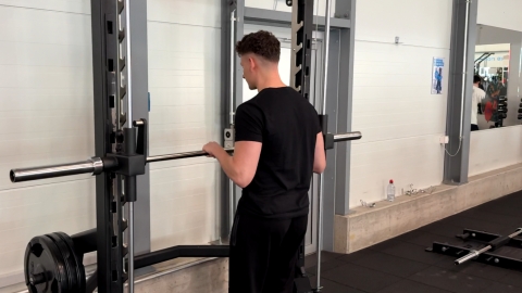 Image Reverse curls on a smith machine