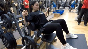 Hip thrust machine