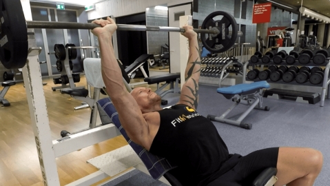 Image Développé incliné barre olympique