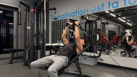 Image Croci ai cavi su panca inclinata