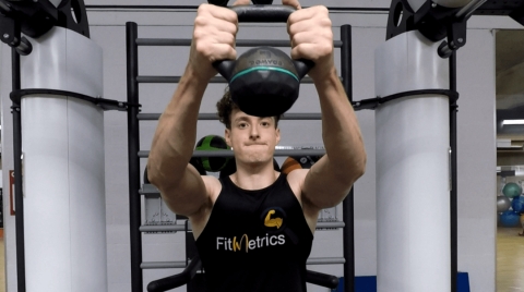 Image Sollevamento frontale con kettlebell